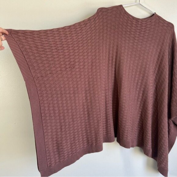 Lululemon Divinity Poncho in Woven Spanish Oak - OS - Picture 6 of 7